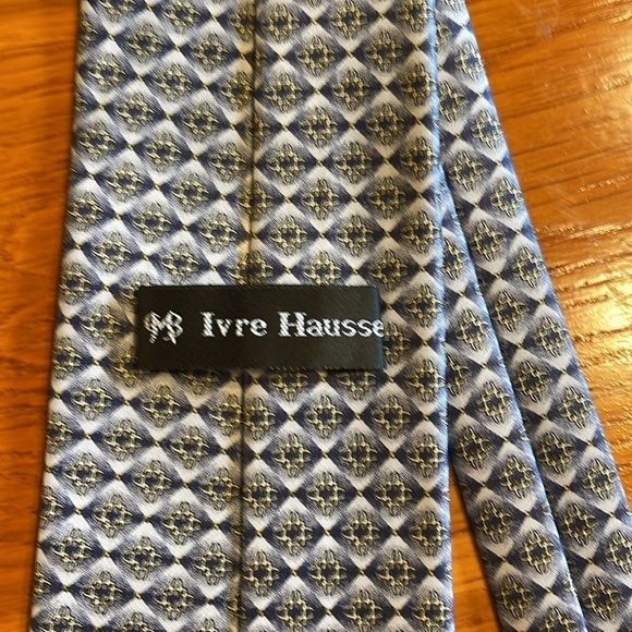 Ivre Hausse Microfiber Tie Black & Grey Geometric Pattern – 58” x 4” (3/$25) - Picture 4 of 7
